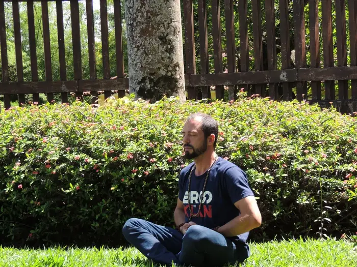 Momento de recolhimento e silêncio, no jardim